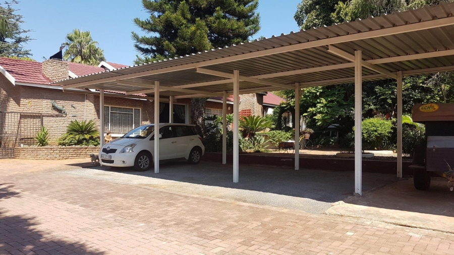 6 Bedroom Property for Sale in Cashan North West